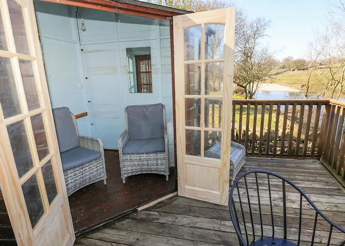 Nyaraló Kirk Yett *